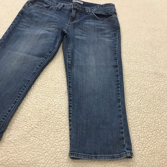 Aeropostale Stretch Denim Blue Jean Capri Pants
Size 9 / 10 Medium 
2 Front & - Picture 4 of 16